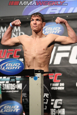 Darren Elkins headshot