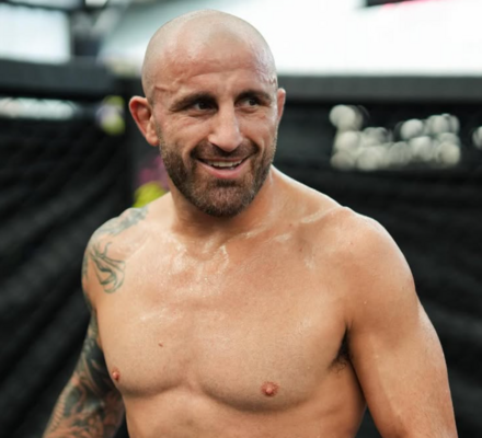 Alexander Volkanovski headshot